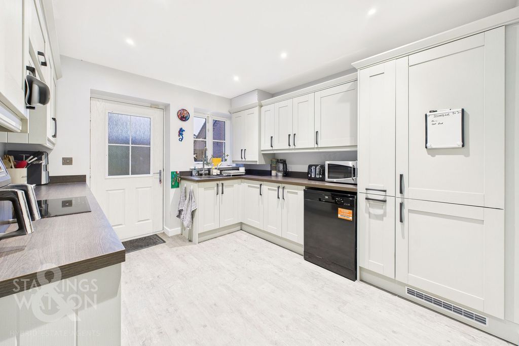 Property photo 3 of 27