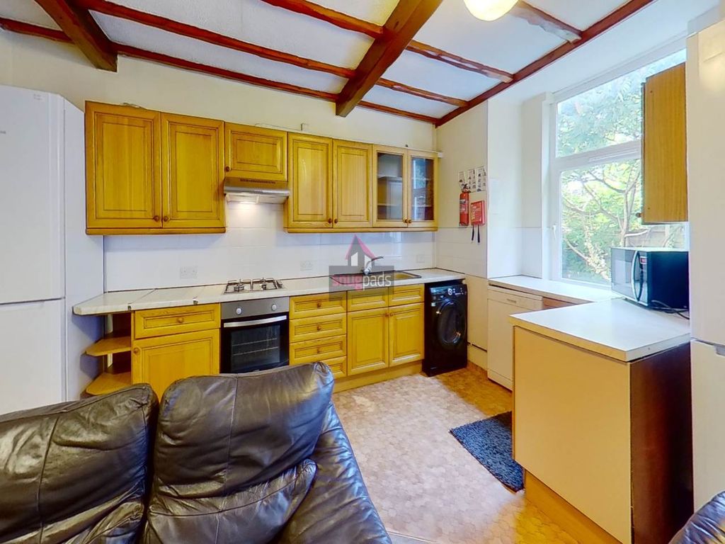 Property photo 1 of 14 Kit2