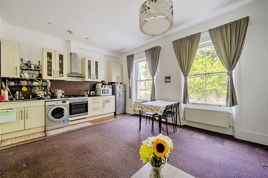 Property photo 3 of 13 Kitchen/Reception