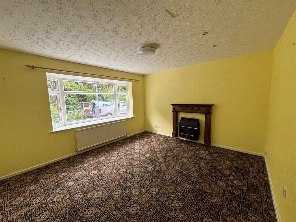 Property photo 2 of 17 Living Room