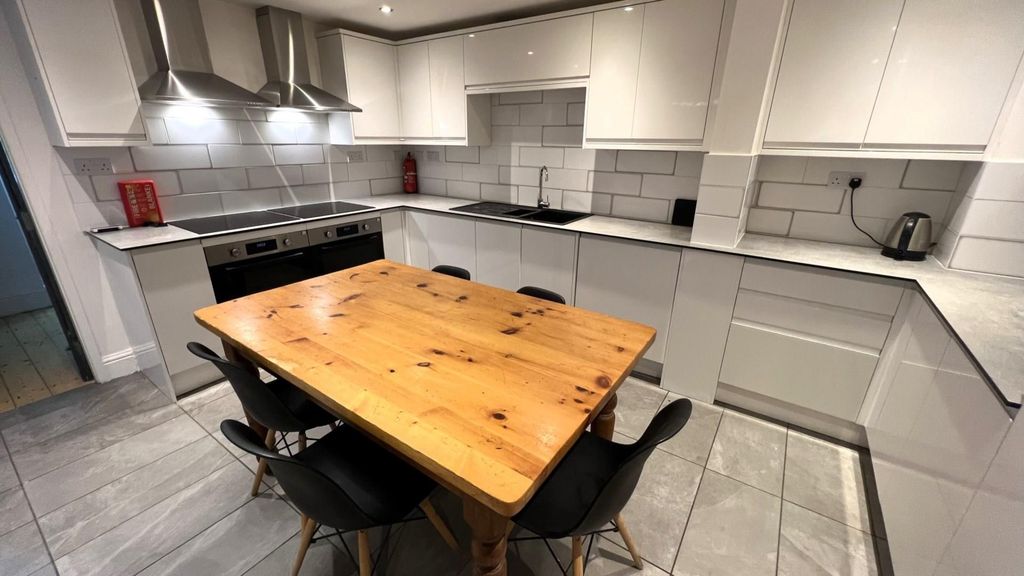 Property photo 3 of 29