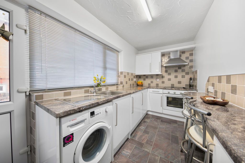 Property photo 1 of 21 Kitchen