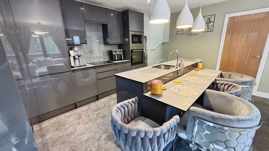 Property photo 2 of 15 Open Plan Accommodation