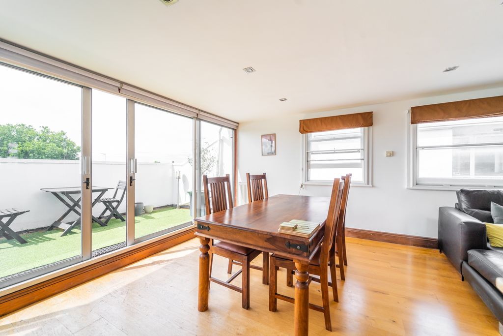 Property photo 3 of 11