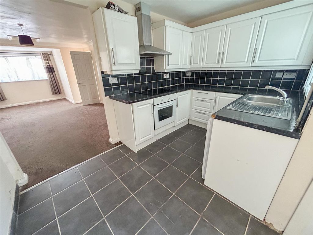 Property photo 3 of 14 Kitchen