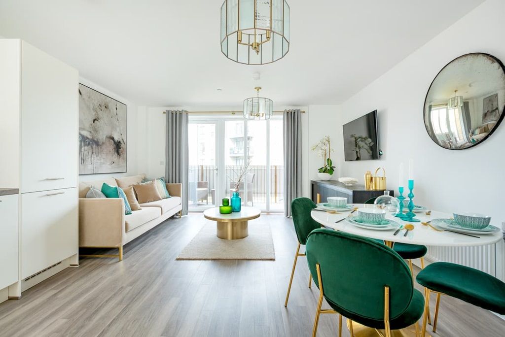 Property photo 3 of 12 Modern Open Plan Living/ Dining