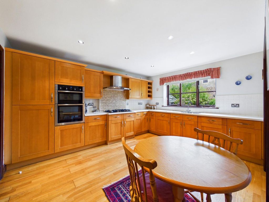 Property photo 2 of 19 Kitchen