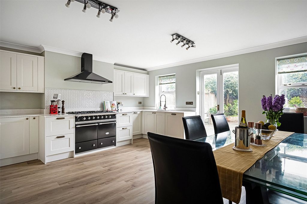 Property photo 1 of 66 Picture No. 04