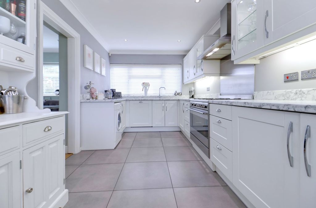 Additional image 10 of 3 bed semi-detached house for salePalmerston Road, Rainham RM13