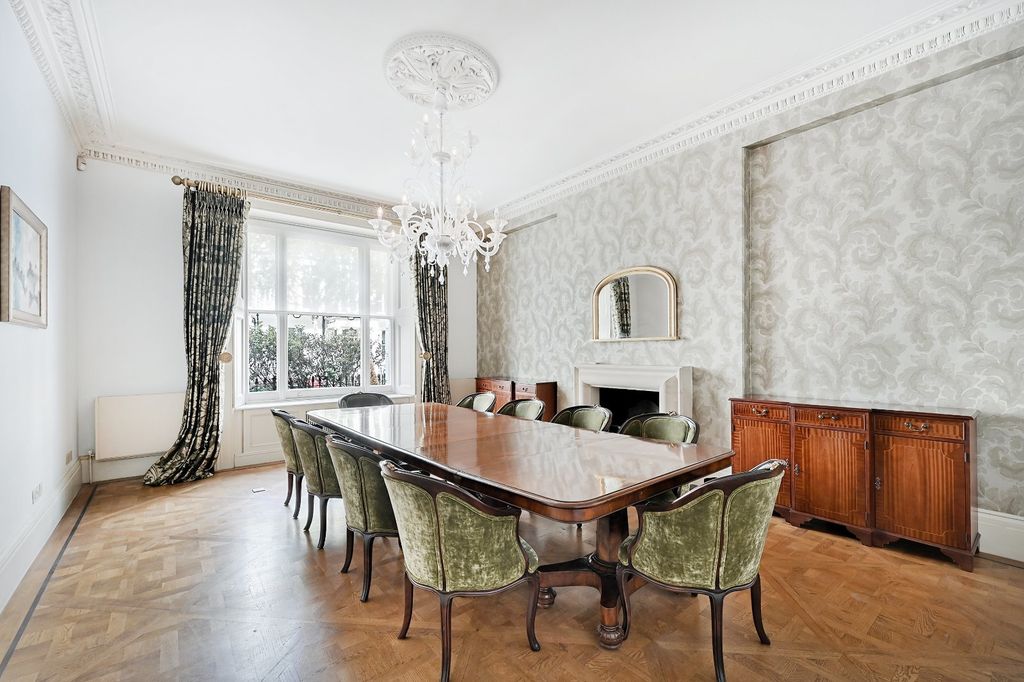 Property photo 3 of 21 Dining Room