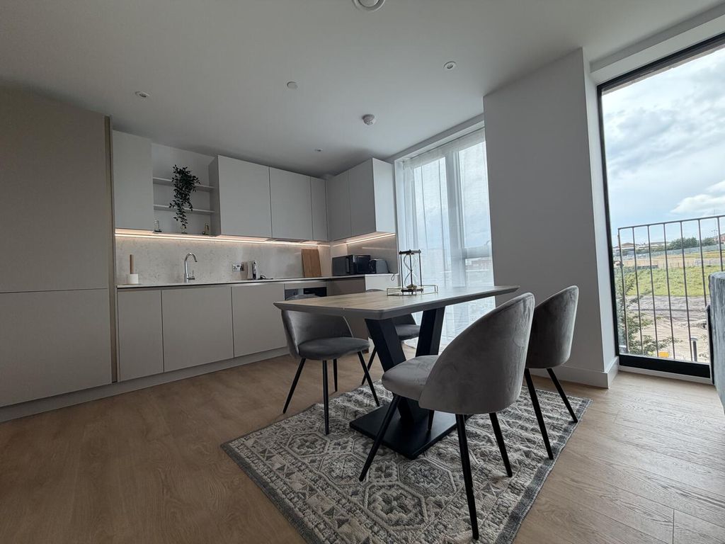 Property photo 2 of 10 Kitchen