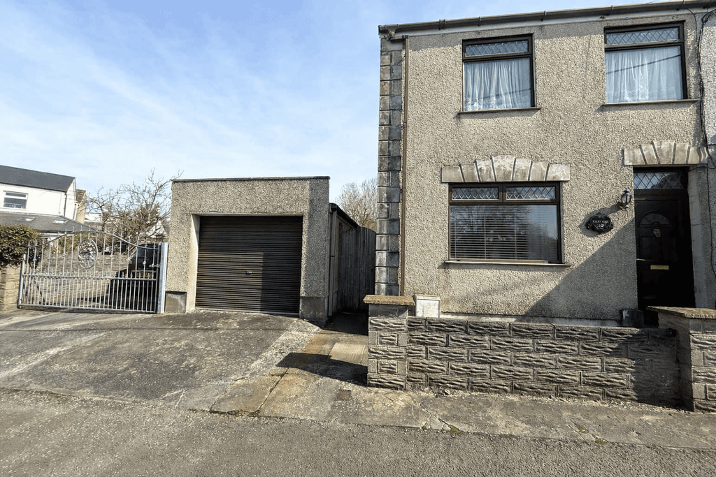Property photo 1 of 13 Semi-Detached 3/4 Bedroom House For Sale Bwlch Road, Loughor Sa4 6Ta