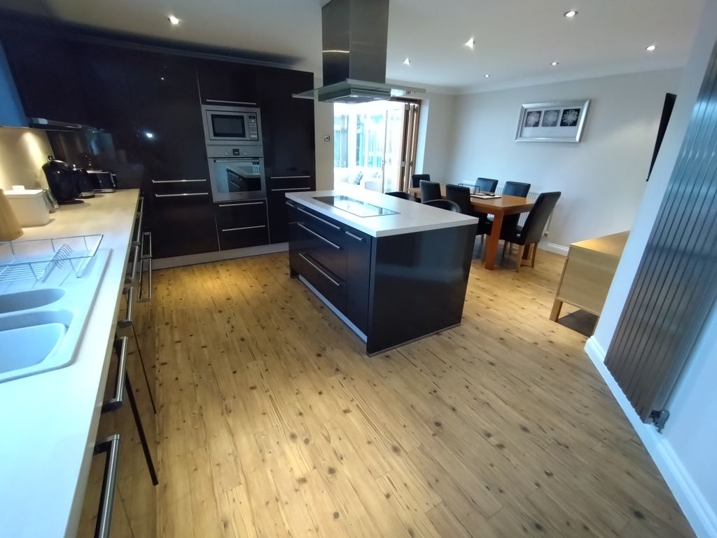 Property photo 2 of 27