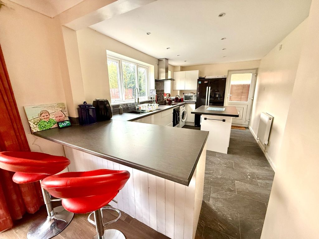 Property photo 2 of 26 4465923