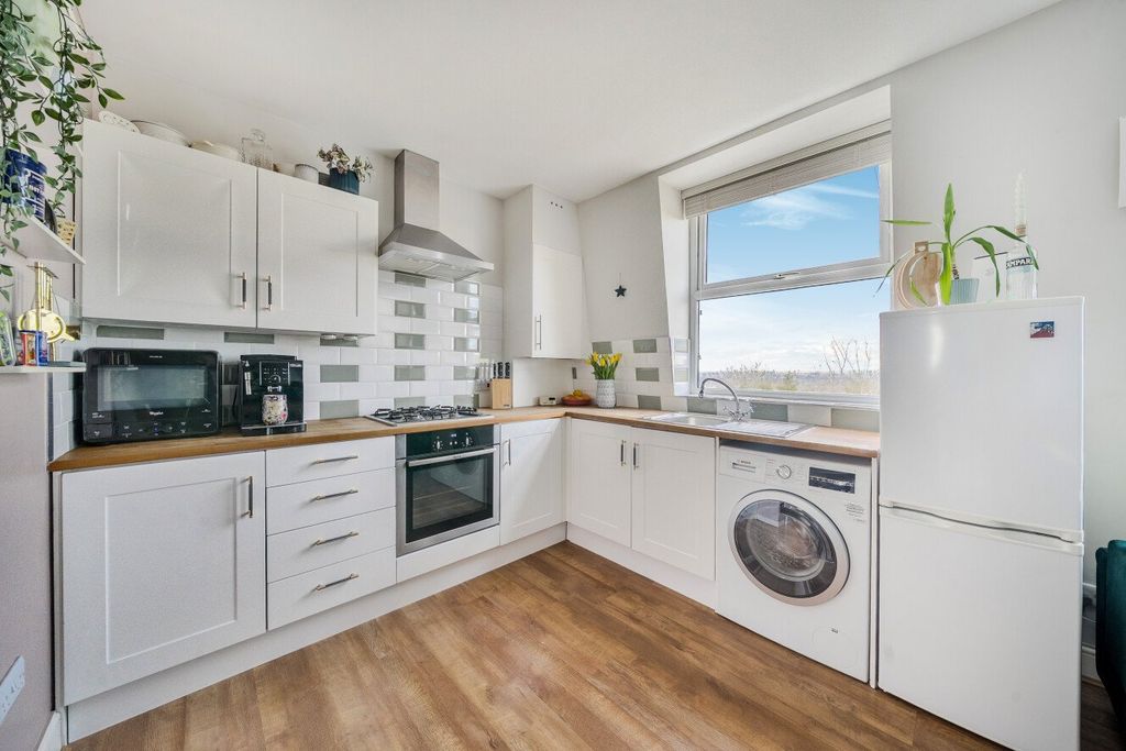 Property photo 3 of 11 Picture No. 10