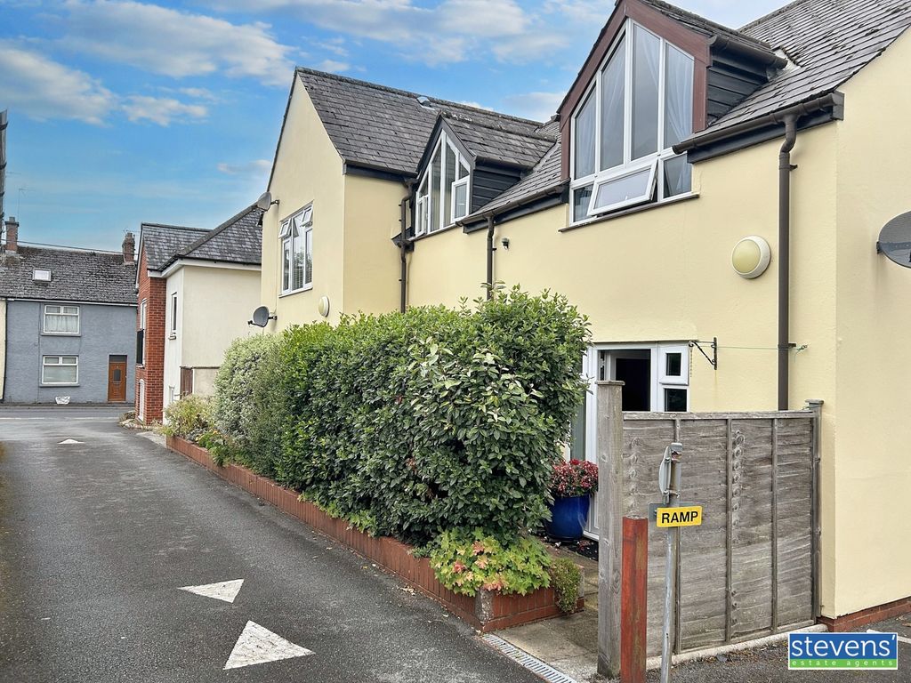 Property photo 1 of 14 Image00004