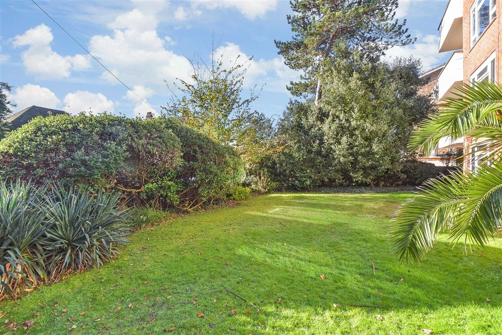 Property photo 2 of 8 Communal Gardens