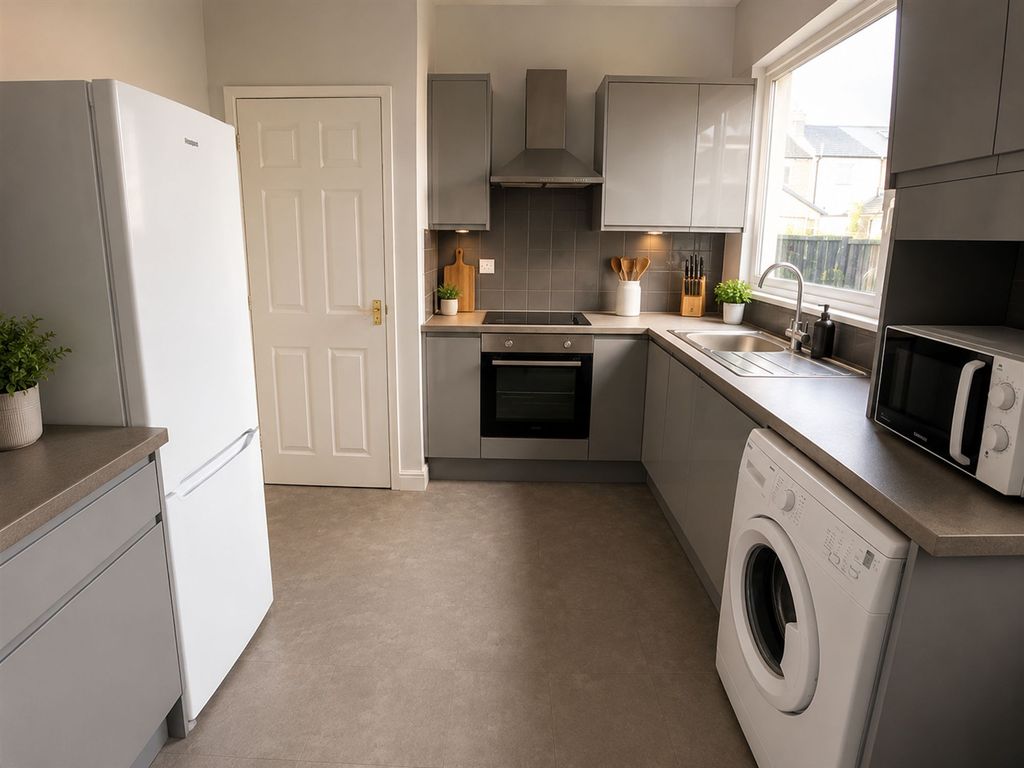 Property photo 3 of 7 Communal Kitchen