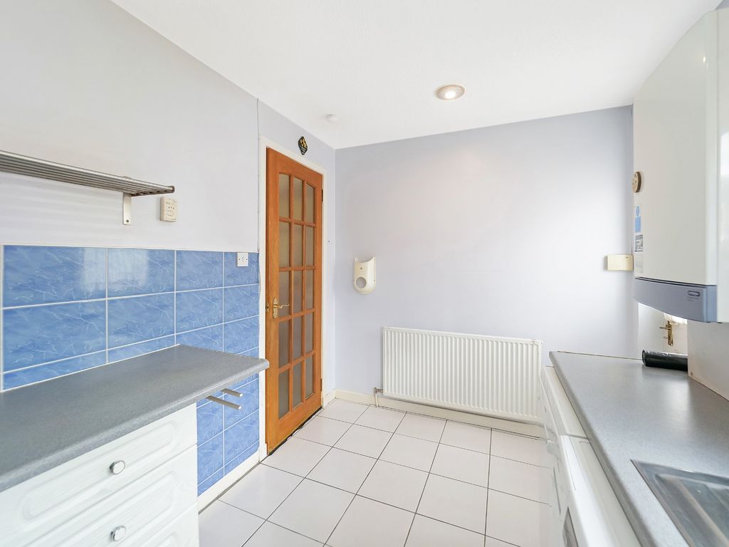 Property photo 3 of 11 Kitchen