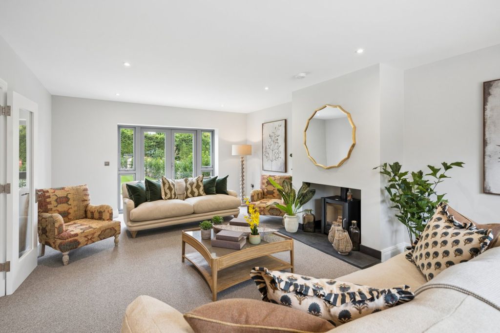 Property photo 2 of 17 Show Home