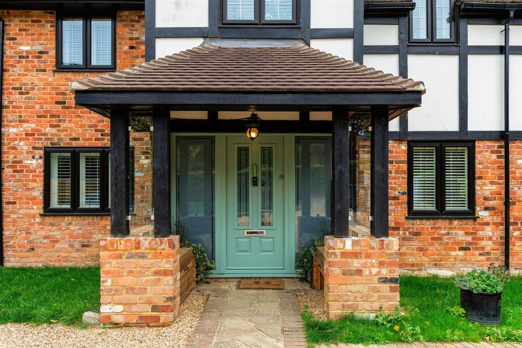 Property photo 2 of 25 96864_15-Holmes-Close  (4)_Low.Jpg