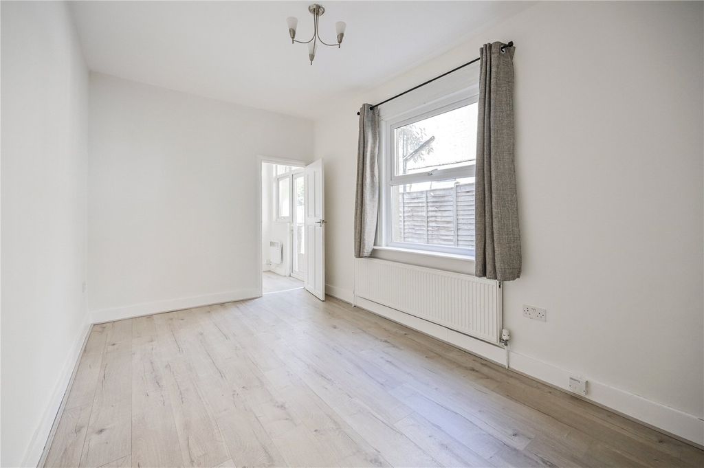 Property photo 2 of 13 Picture No. 08