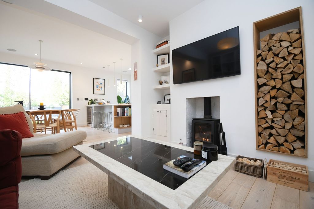 Property photo 3 of 27