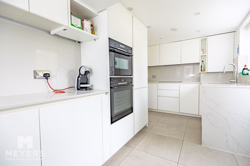 Property photo 3 of 17 Photo 14