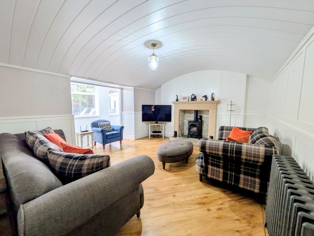 Property photo 2 of 29 1000000695