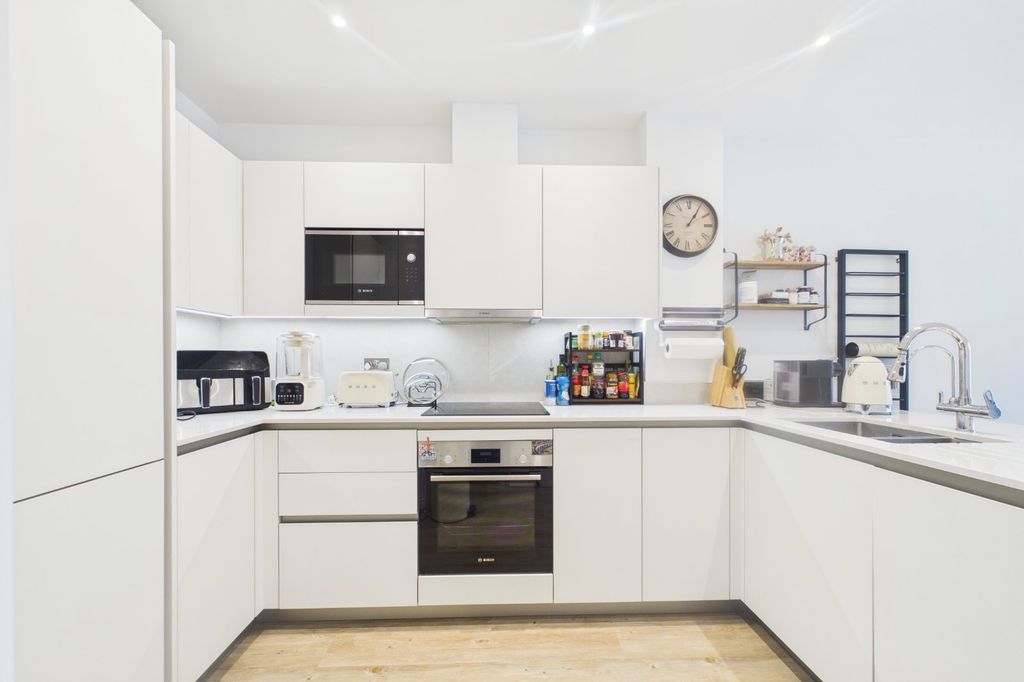 Property photo 2 of 18 Picture No. 37