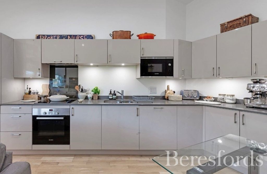 Property photo 3 of 8 Picture 3