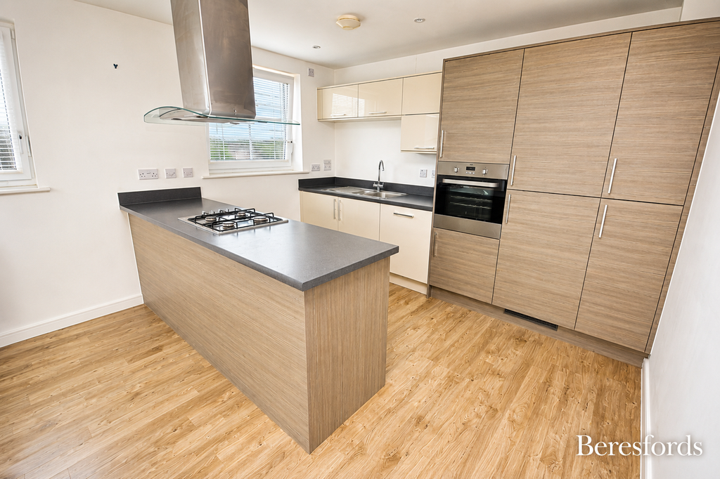 Property photo 3 of 8 Kitchen