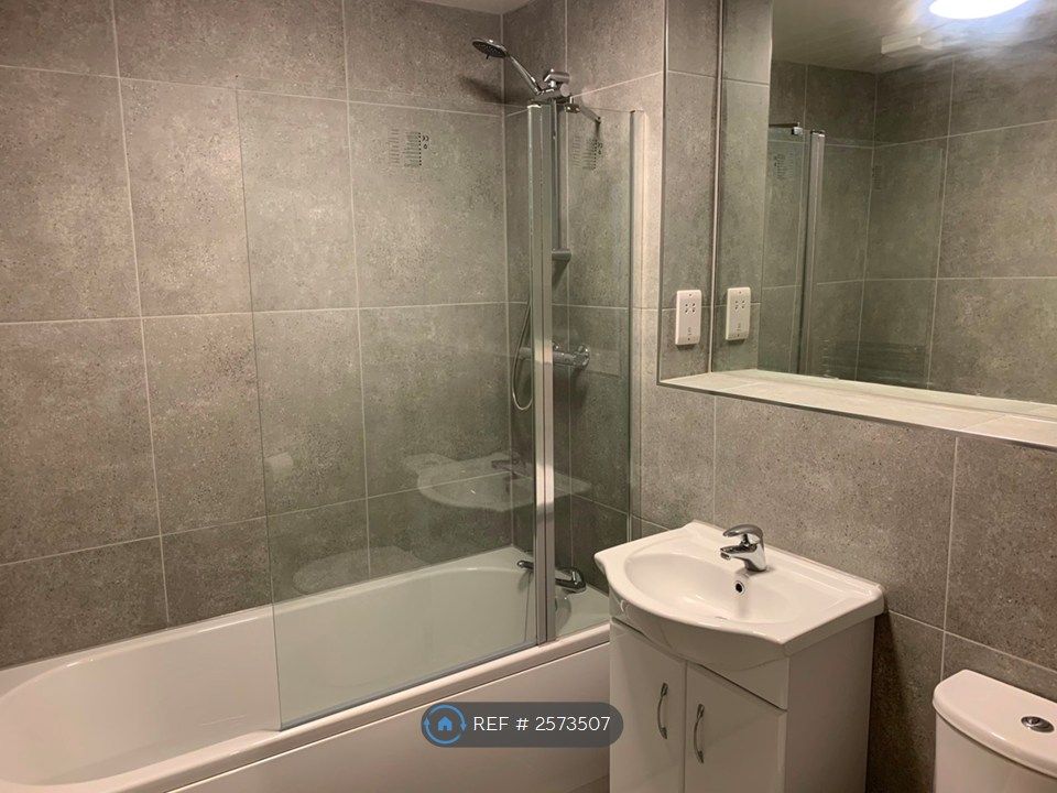 Property photo 3 of 10 Bathroom