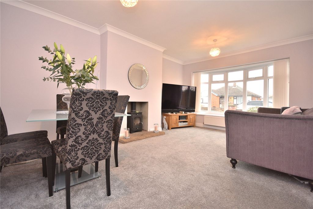 Property photo 2 of 11 Picture No. 12