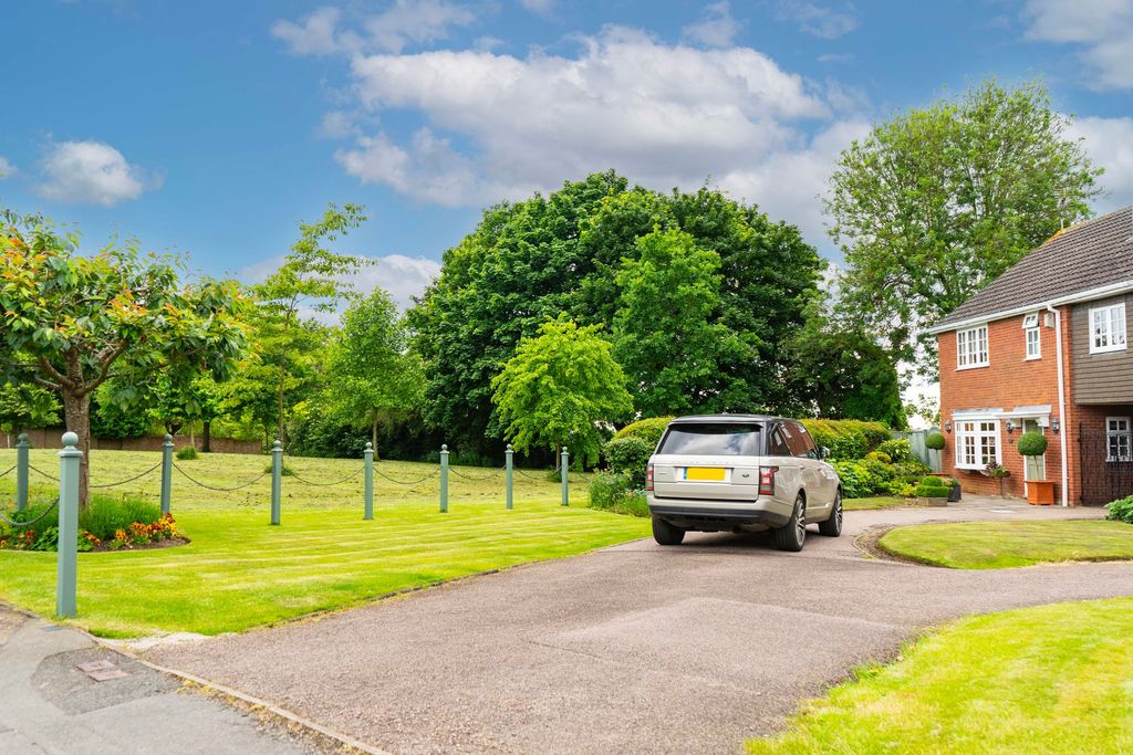 Property photo 1 of 28