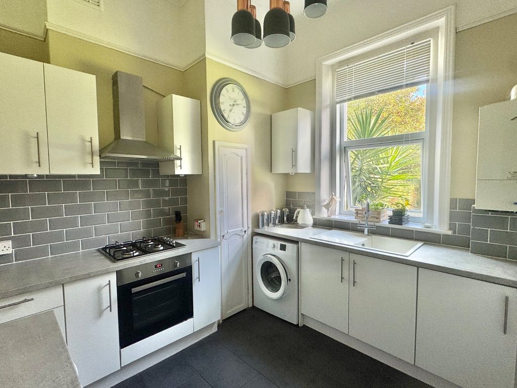 Property photo 3 of 16 Kitchen