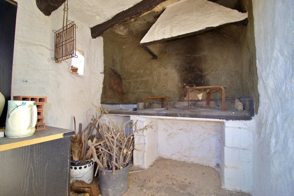 Property photo 3 of 41