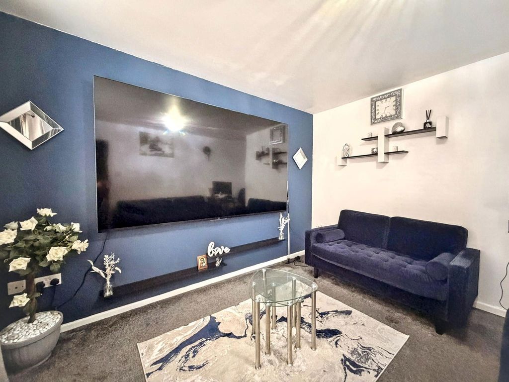 Property photo 2 of 21