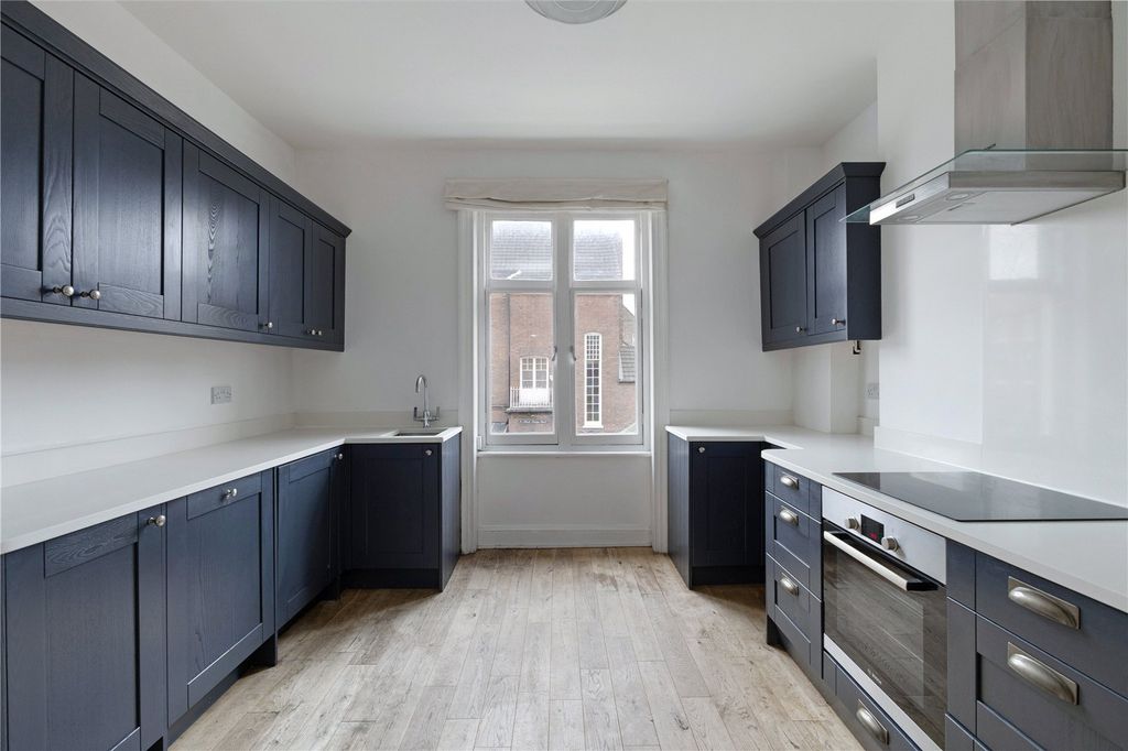 Property photo 3 of 12 Kitchen