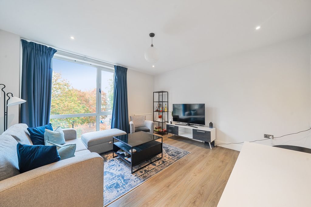 Property photo 3 of 11