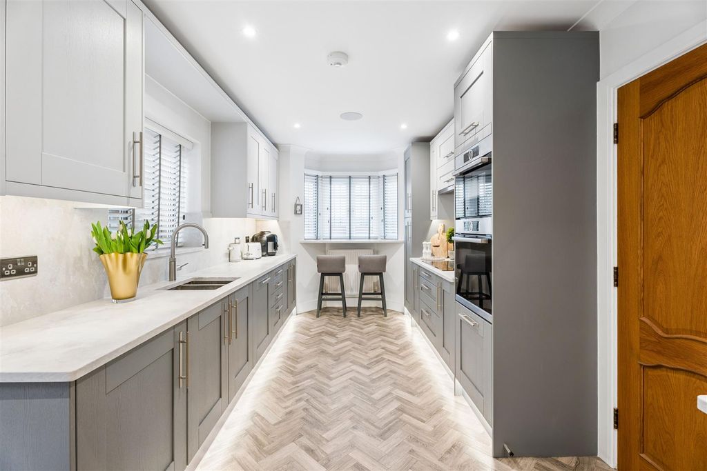 Property photo 3 of 26 Kitchen