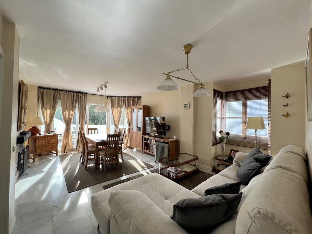 Property photo 1 of 20 Living