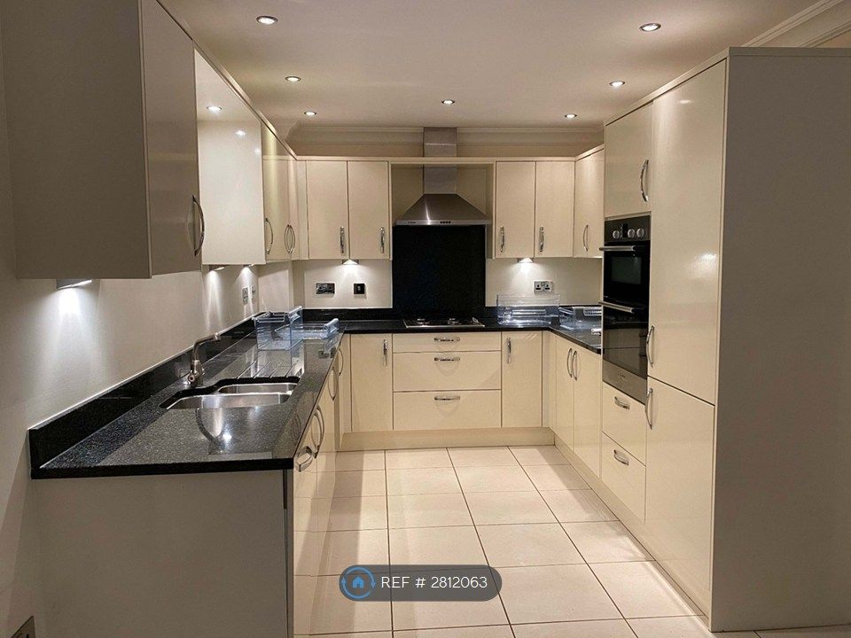 Property photo 2 of 11 Kitchen