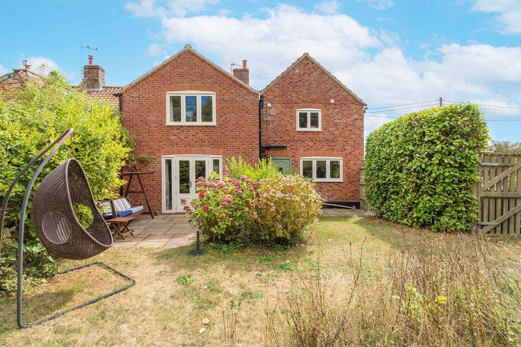 Property photo 2 of 26