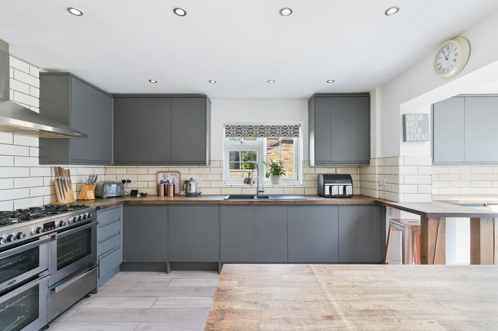 Property photo 3 of 20 4144592