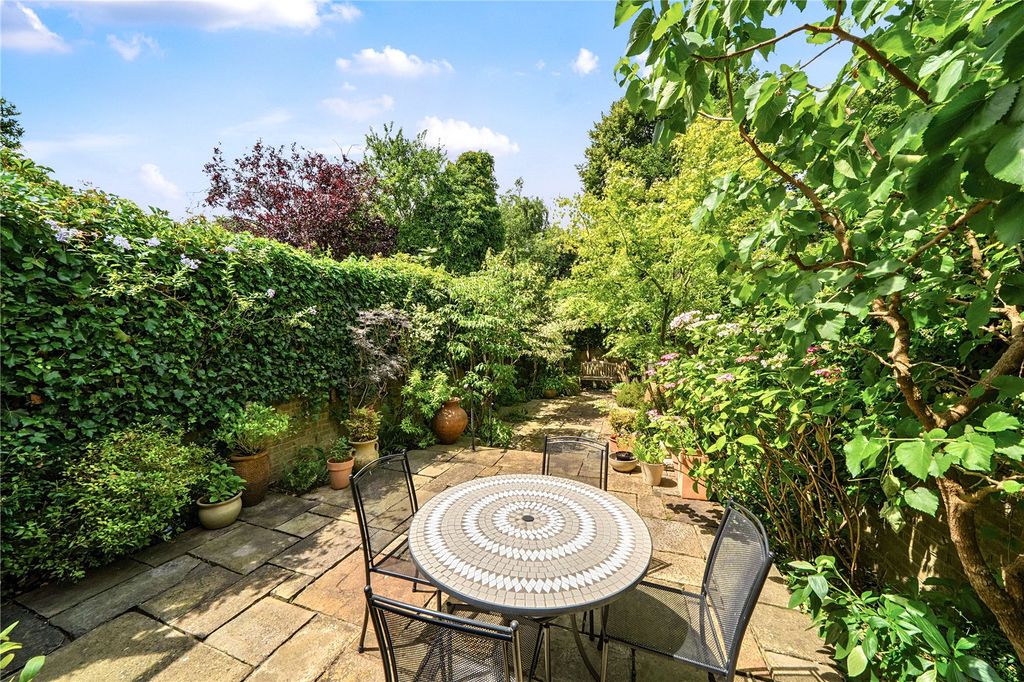 Property photo 2 of 17 Garden