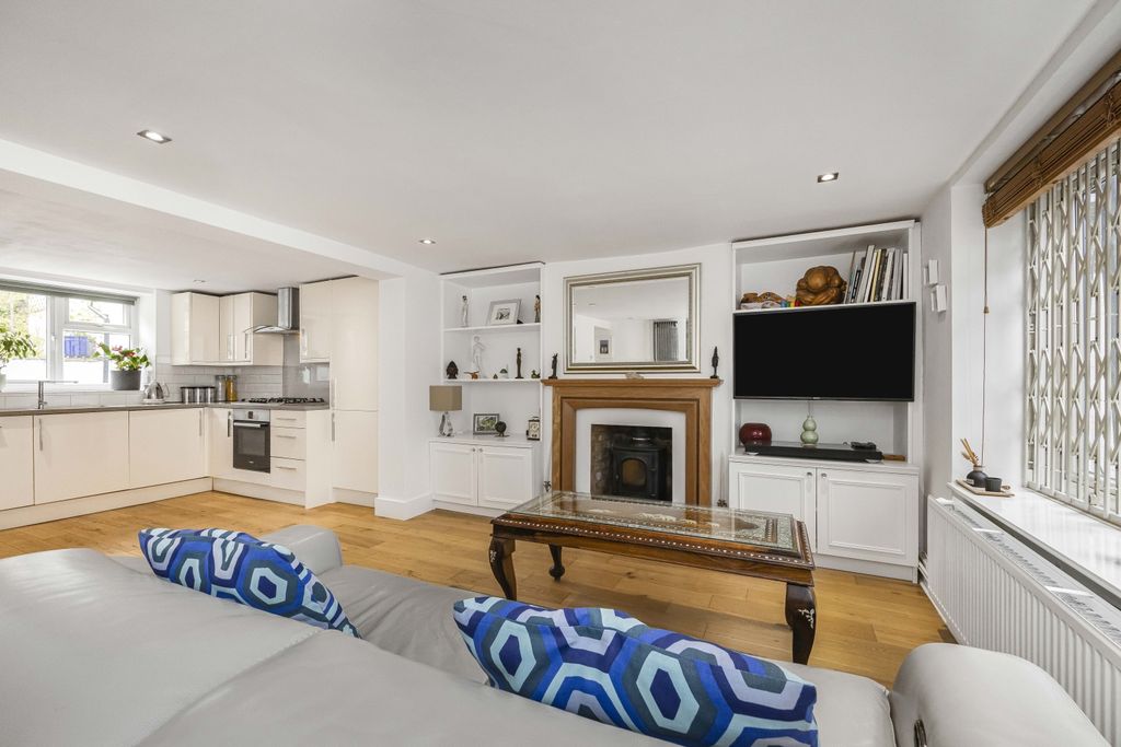 Property photo 1 of 24 21 Windmill Lane -015