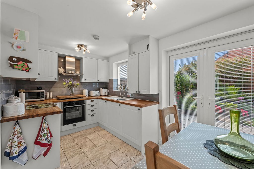 Property photo 2 of 31