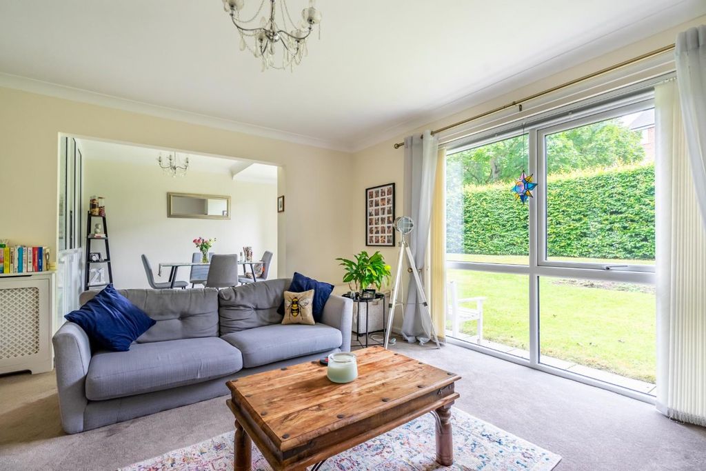 Property photo 3 of 12 Ashfield Court (8 Of 15).Jpg