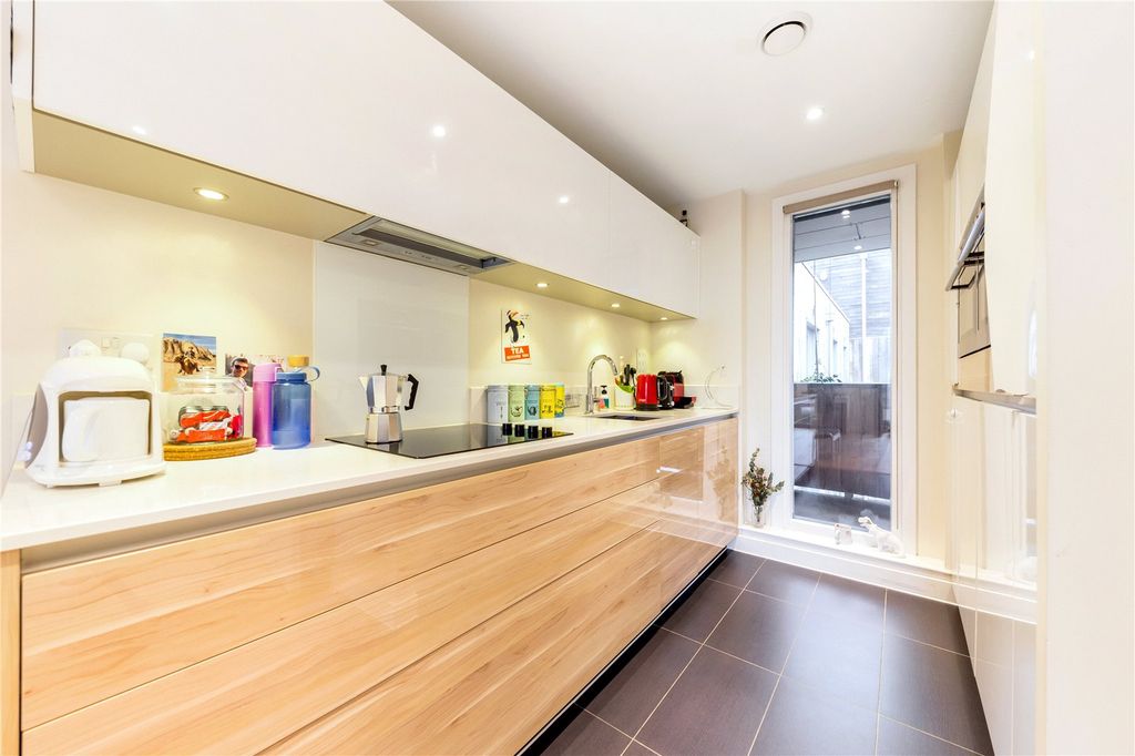 Property photo 2 of 10 Kitchen